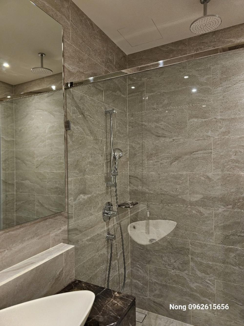 ให้เช่าคอนโดพระราม 9 เพชรบุรีตัดใหม่ RCA : Rent  ห้อง** Ashton Rama 9  ห้องกว้างมาก 43.5 ตรม. 1 นอน 1 น้ำ เฟอร์ครบ พร้อมอยู่@ 42,000 บาท  Call 096-2615656 ห้องกว้าง 43.5 ตรม. 1 นอน 1 น้ำ เฟอร์ครบ พร้อมอยู่  Location : Rama 9Rental Price : 42,000 BahtCondominium near MRT :  Rama 9  StationCondomini