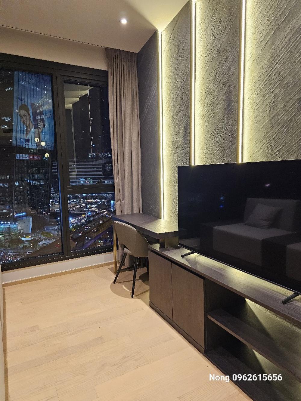 ให้เช่าคอนโดพระราม 9 เพชรบุรีตัดใหม่ RCA : Rent  ห้อง** Ashton Rama 9  ห้องกว้างมาก 43.5 ตรม. 1 นอน 1 น้ำ เฟอร์ครบ พร้อมอยู่@ 42,000 บาท  Call 096-2615656 ห้องกว้าง 43.5 ตรม. 1 นอน 1 น้ำ เฟอร์ครบ พร้อมอยู่  Location : Rama 9Rental Price : 42,000 BahtCondominium near MRT :  Rama 9  StationCondomini