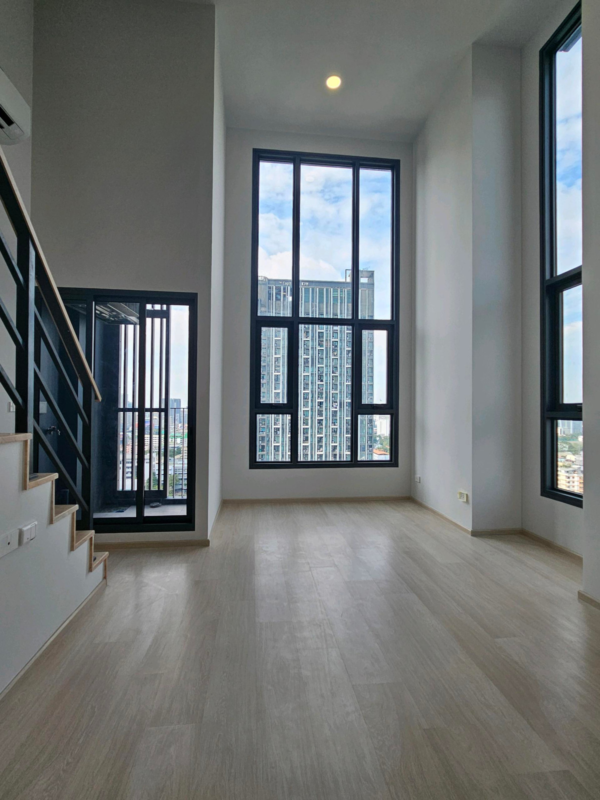 Sale DownCondoAri,Anusaowaree : (Owner) for sale ASPIRE Vibha - Victory (Aspire Vibha - Victory) 1Br.Vertiplex, beautiful position, corner room, 26th floor, best price in the market.