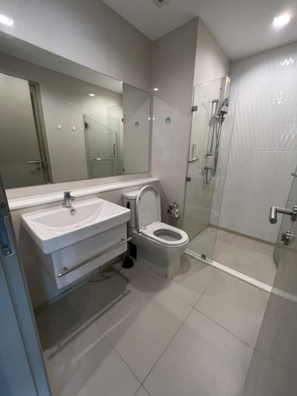 ให้เช่าคอนโดลาดพร้าว เซ็นทรัลลาดพร้าว : 🔥ให้เช่าด่วน🔥ไลฟ์ ลาดพร้าว ห้องกว้างน่าอยู่มาก มีเฟอร์ครบ พร้อมอยู่