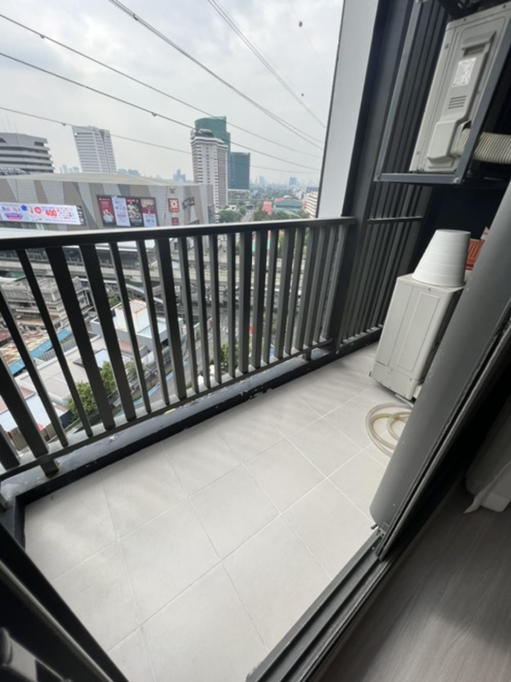 ให้เช่าคอนโดลาดพร้าว เซ็นทรัลลาดพร้าว : 🔥ให้เช่าด่วน🔥ไลฟ์ ลาดพร้าว ห้องกว้างน่าอยู่มาก มีเฟอร์ครบ พร้อมอยู่