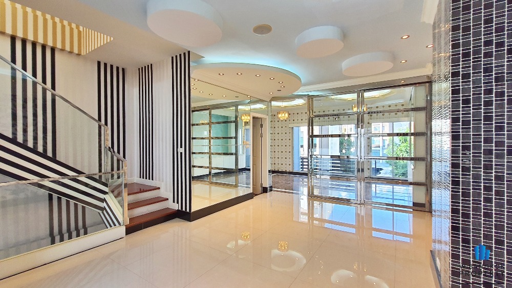 For SaleHome OfficeChokchai 4, Ladprao 71, Ladprao 48, : Sell Home Office Project “BIZTOWN Lat Phrao