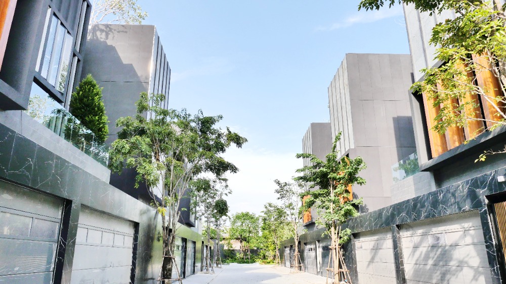 ขายบ้านลาดกระบัง สุวรรณภูมิ : H0194😍 For SELL ขาย บ้านเดี่ยว House 4 ชั้น,🚪4 ห้องนอน🚄ใกล้ เซ็นทรัลบางนา🏢ไบบิวรี่ วิลเลจ ศรีนครินทร์🔔พื้นที่บ้าน:54.00ตร.วา🔔พื้นที่ใช้สอย:601.00ตร.ม.💲ขาย:50,900,000฿📞O99-5919653,O65-9423251✅LineID:@sureresidence