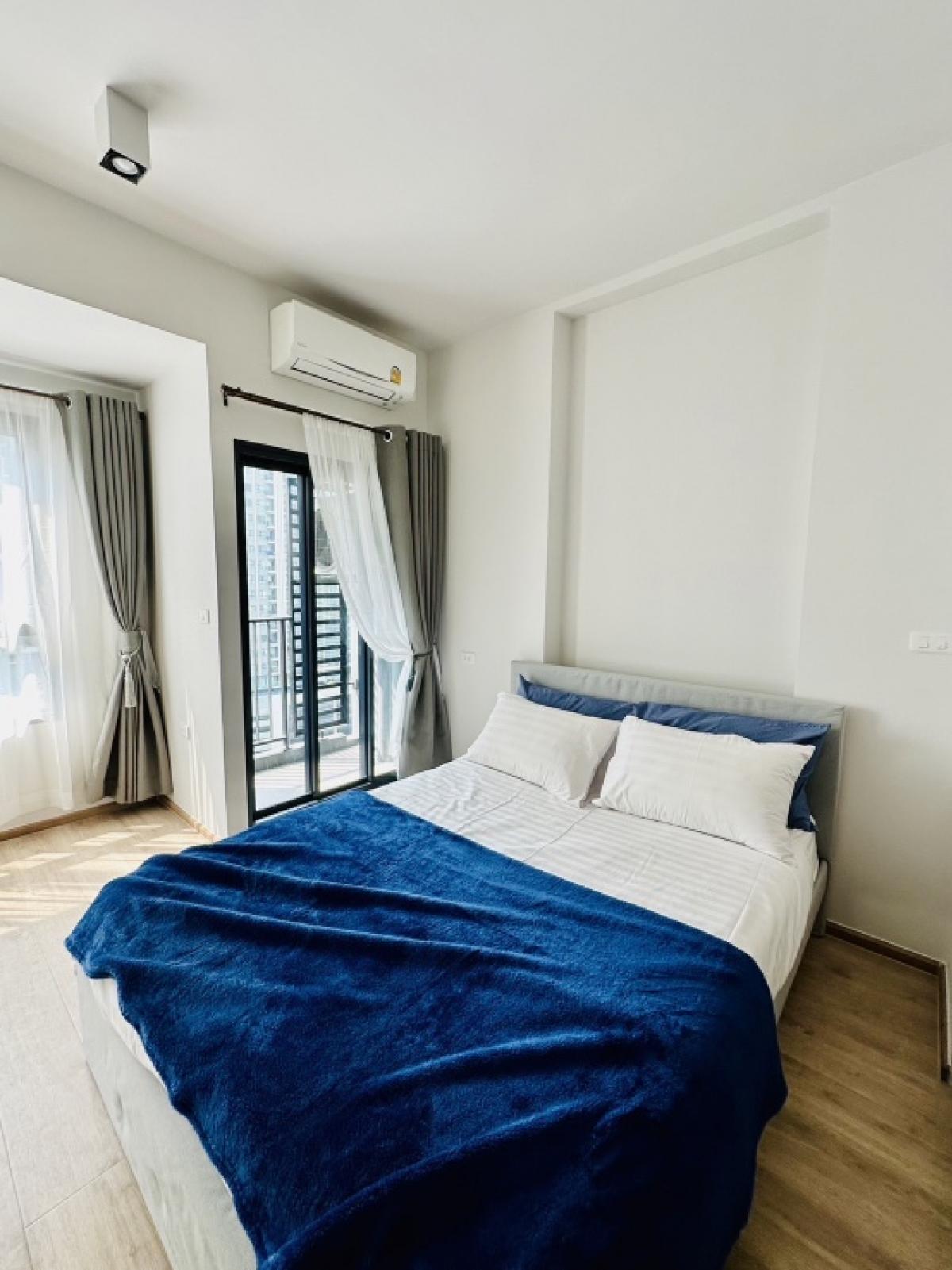 ให้เช่าคอนโดพระราม 9 เพชรบุรีตัดใหม่ RCA : Condo :📌Ideo rama9-Asoke🧲(For rent)Location : Near mrt rama9Floor : 18Size :33SQM Type : 1Bedroom 1Bathroom Rent Price : 20,000/months 公寓 :📌Ideo rama9-Asoke🧲（出租）地點 : 靠近拉瑪9地鐵站樓層 : 18面積：33平方公類型 : 1臥室1浴室 租金價格：20,000/月 ห้องว่างพร้อมอยู่📍สถานที่สำคัญใกล้เคียง 