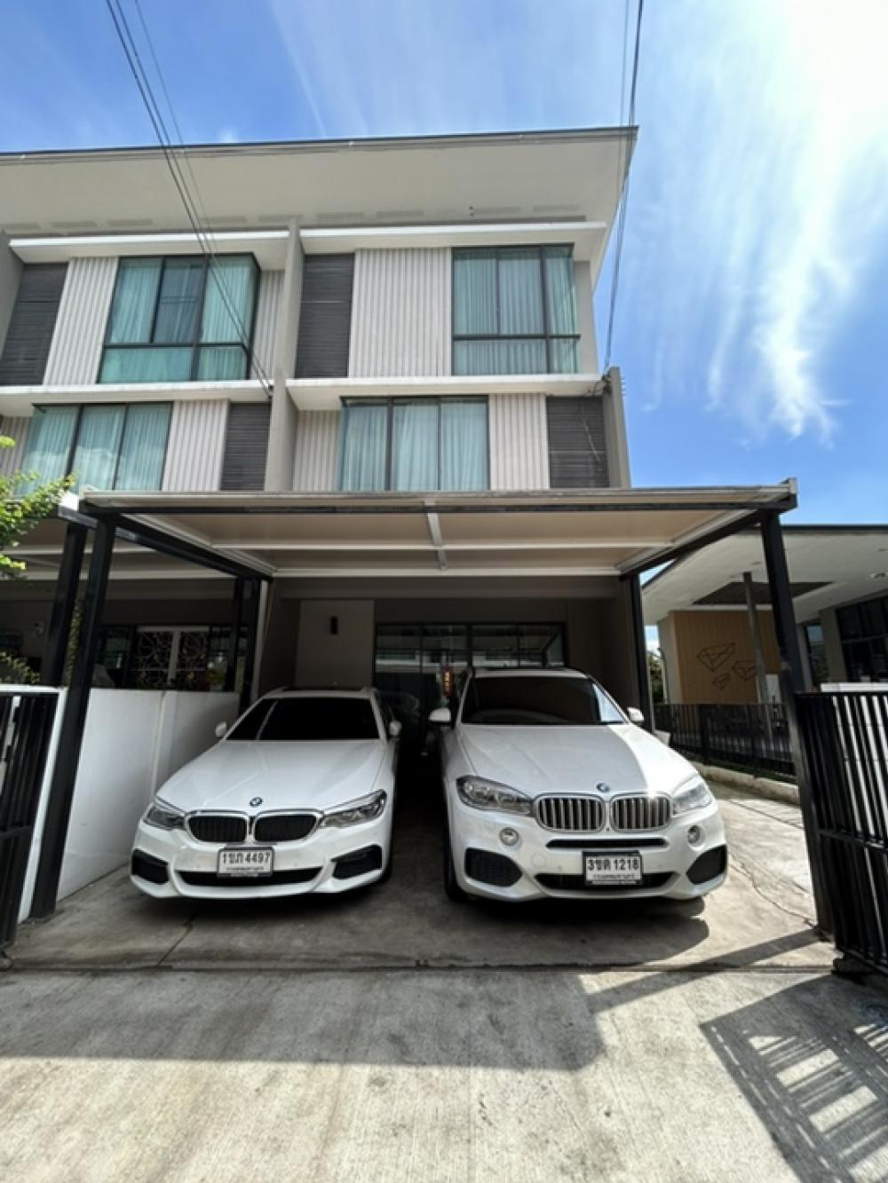 For SaleTownhomeSeri Thai, Ramkhamhaeng Nida : For sale and ready for rent only 25,000 baht, premium 3-storey townhouse, Seri Thai area