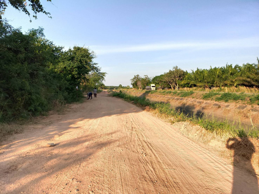 ขายที่ดินหัวหิน ประจวบคีรีขันธ์ : ขาย ที่ดิน 1-1-63 ราคาถูก  แปลงมุม วิวเขา ติดถนนเลียบคลองชลประทาน ต.ศิลาลอย อ.สามร้อยยอด จ.ประจวบคีรีขันธ์