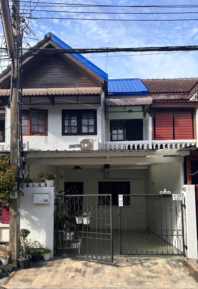 ขายทาวน์โฮมโชคชัย4 ลาดพร้าว71 : ขายทาวน์โฮม โชคชัย 4 ซ.22 (หมู่บ้านเลิศอุบล)