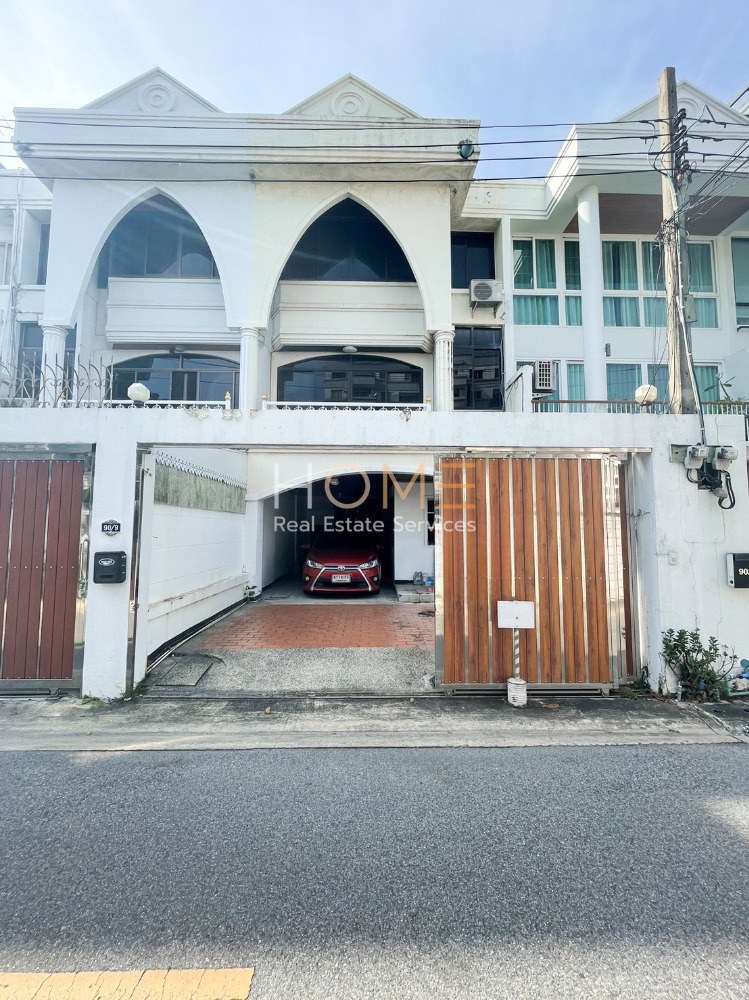 ขายทาวน์โฮมอารีย์ อนุสาวรีย์ : บ้านสำหรับครอบครัวใหญ่ 🏡 ทาวน์โฮม อารีย์สัมพันธ์ ซอย 1 / 7 ห้องนอน (ขาย), Townhome Areesamphan Soi 1 / 7 Bedrooms (FOR SALE) PLOYW195