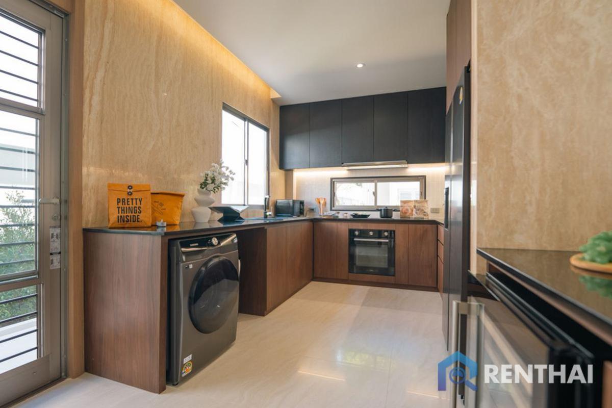 For SaleHousePattaya, Bangsaen, Chonburi : Are you looking for a luxury modern home? look no further!