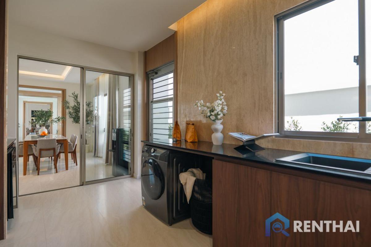 For SaleHousePattaya, Bangsaen, Chonburi : Are you looking for a luxury modern home? look no further!