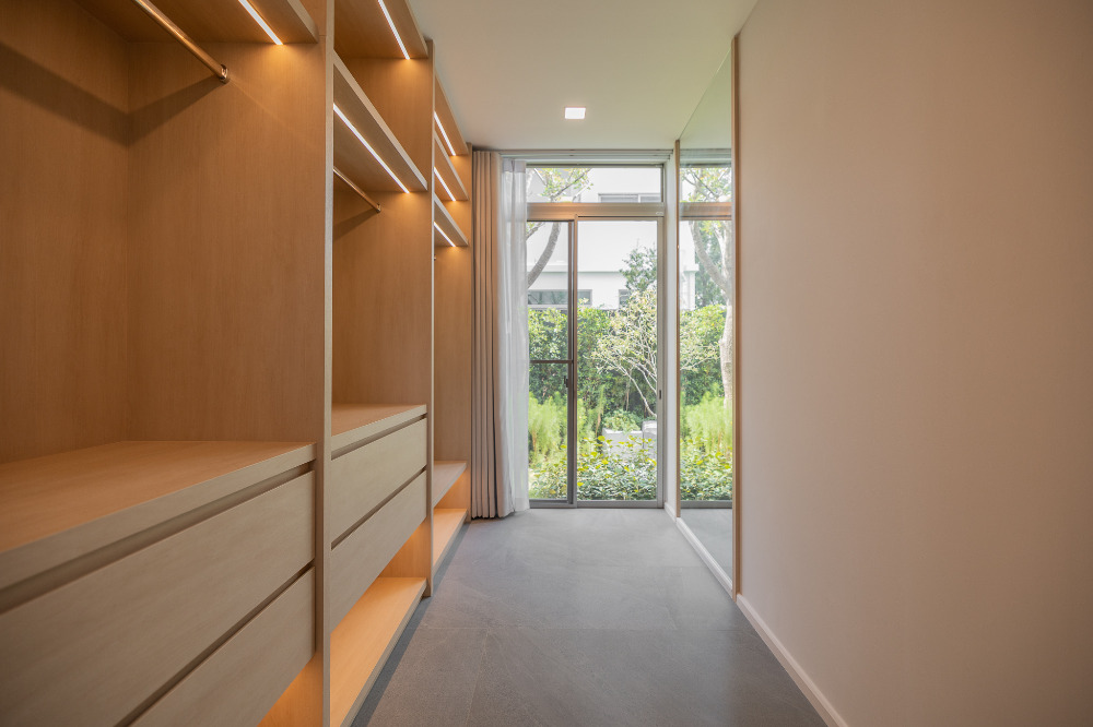 For RentHousePattanakan, Srinakarin : Japandi style detached house for rent, 3 floors, corner house, Soi Krungthep Kreetha, near Wellington International School.