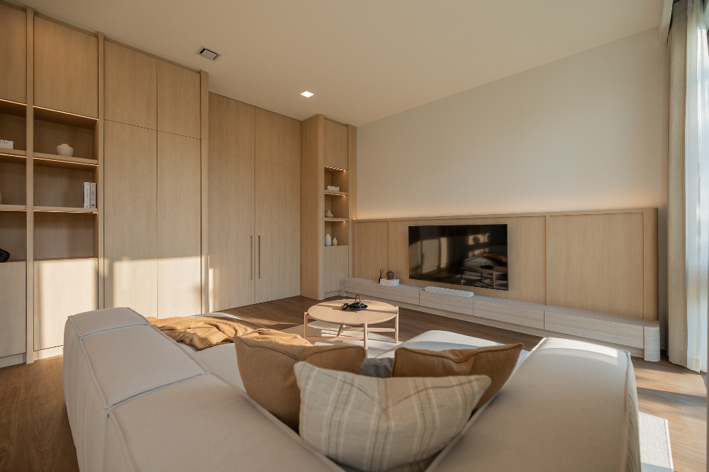 For RentHousePattanakan, Srinakarin : Japandi style detached house for rent, 3 floors, corner house, Soi Krungthep Kreetha, near Wellington International School.