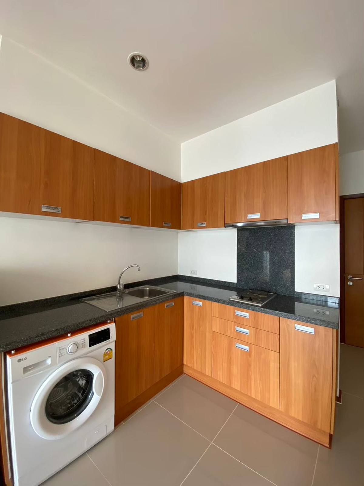 For RentCondoWongwianyai, Charoennakor : Hot Price for Rent Villa Sathorn (Villa Sathorn) cheapest price, beautiful room🔥