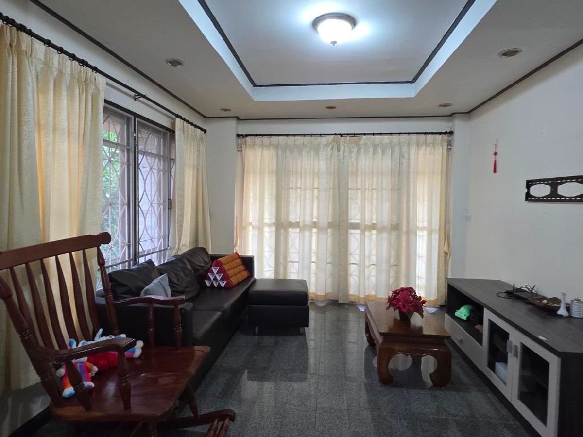 For RentHouseMin Buri, Romklao : For rent, a newly renovated single house with garden, 4 bedroom at Perfect Place Ramkamhaeng 164 Garden zone