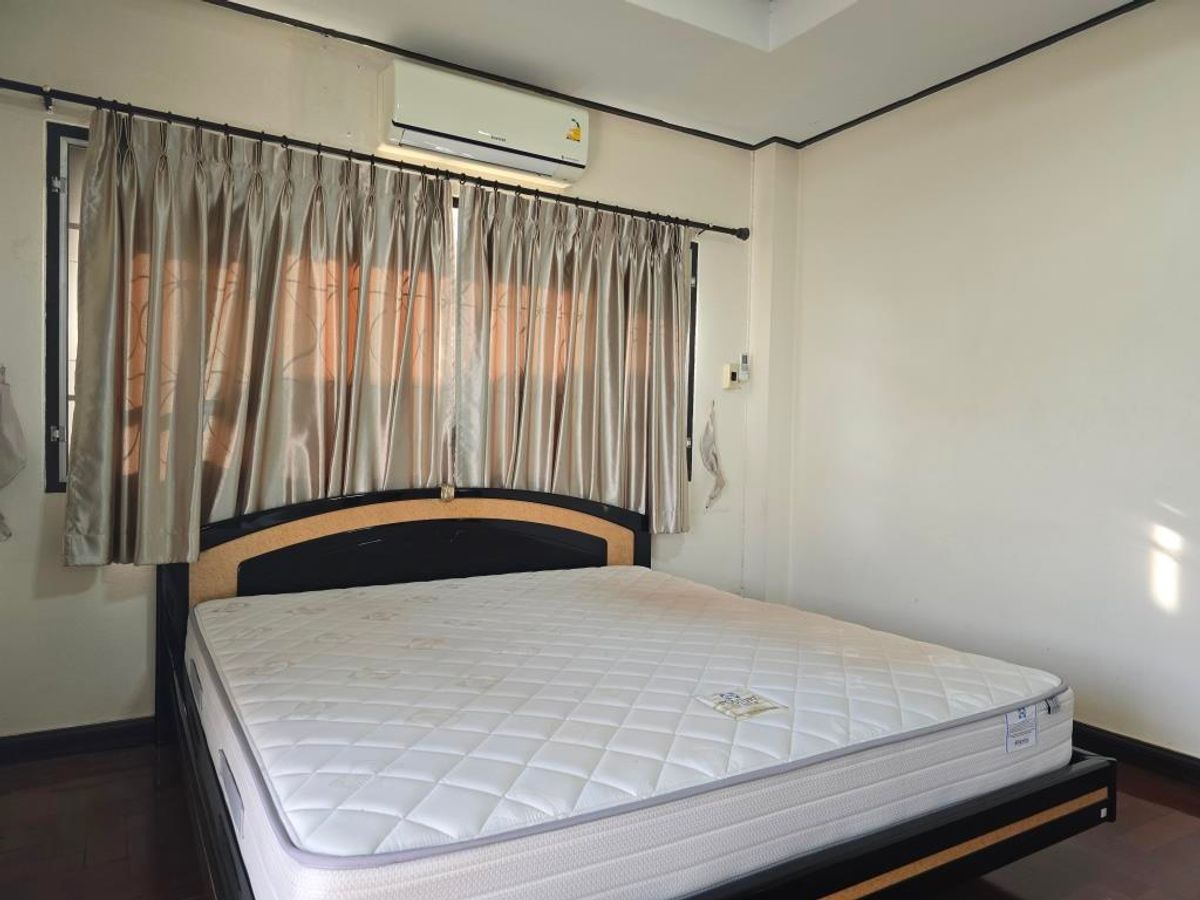 For RentHouseMin Buri, Romklao : For rent, a newly renovated single house with garden, 4 bedroom at Perfect Place Ramkamhaeng 164 Garden zone