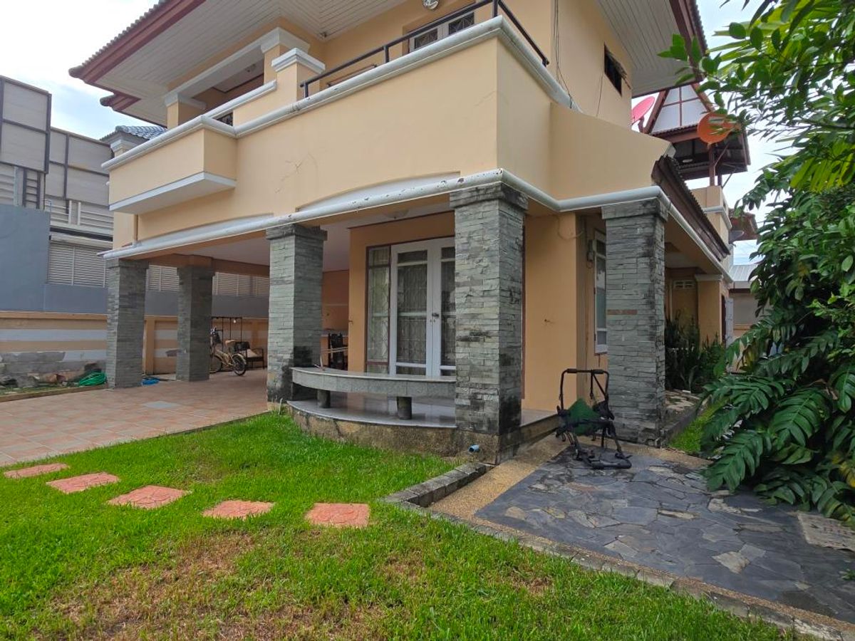 For RentHouseMin Buri, Romklao : For rent, a newly renovated single house with garden, 4 bedroom at Perfect Place Ramkamhaeng 164 Garden zone