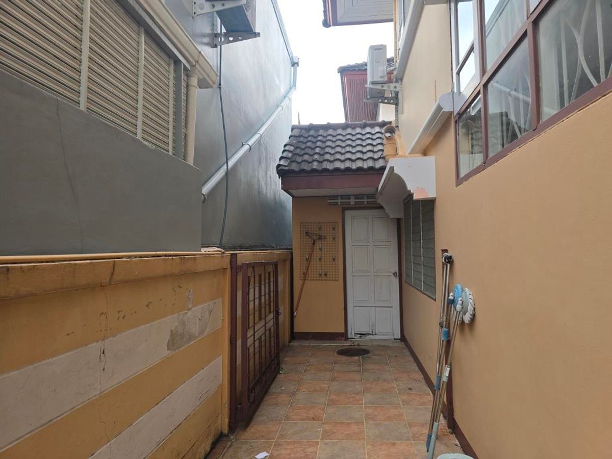 For RentHouseMin Buri, Romklao : For rent, a newly renovated single house with garden, 4 bedroom at Perfect Place Ramkamhaeng 164 Garden zone