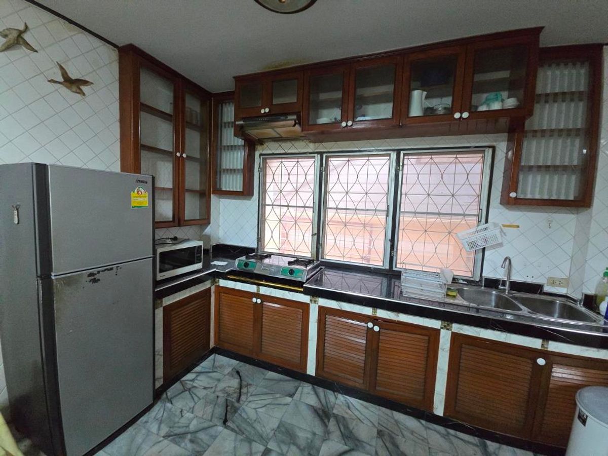 For RentHouseMin Buri, Romklao : For rent, a newly renovated single house with garden, 4 bedroom at Perfect Place Ramkamhaeng 164 Garden zone