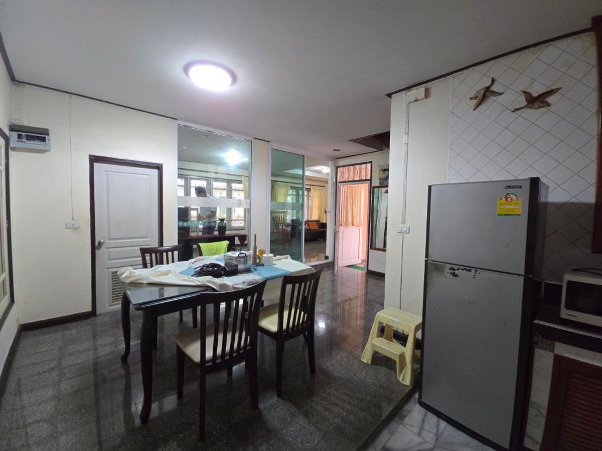 For RentHouseMin Buri, Romklao : For rent, a newly renovated single house with garden, 4 bedroom at Perfect Place Ramkamhaeng 164 Garden zone