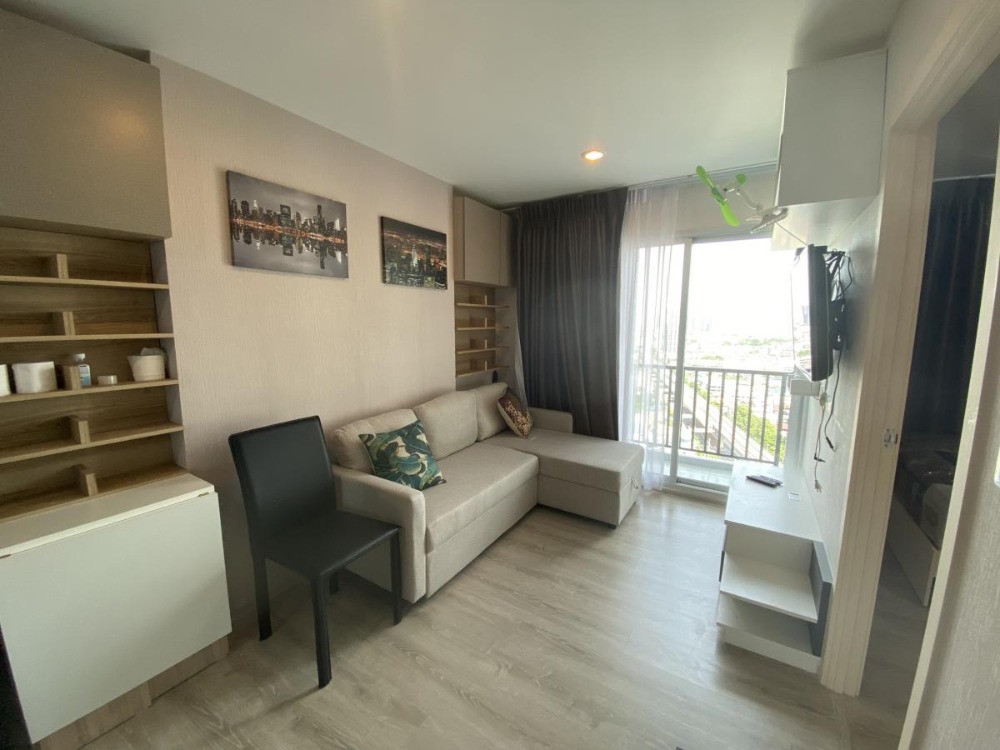 For RentCondoBang kae, Phetkasem : Chewathai Condo Phetkasem 27 ** near both MRT and BTS Bang Wa, only 250 meters, opposite Siam University, 23rd floor, room size 31.7 sq m., big room, wide, can accommodate 1-2 people, not cramped, beautiful view, high floor.