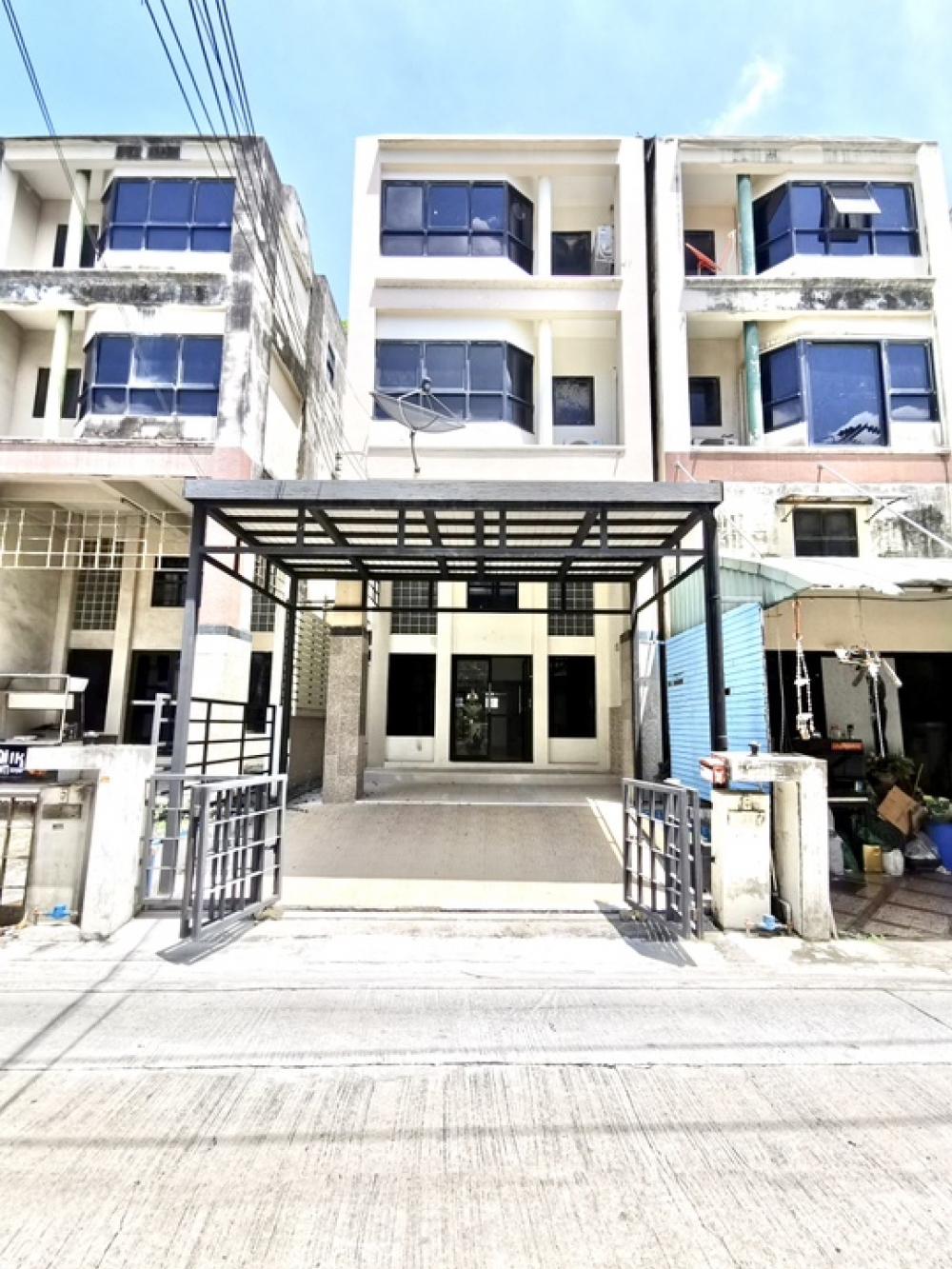 For SaleShop HouseBang kae, Phetkasem : For sale with tenant, commercial building, Bang Waek, near Kanchanaphisek Road, only 50 meters.