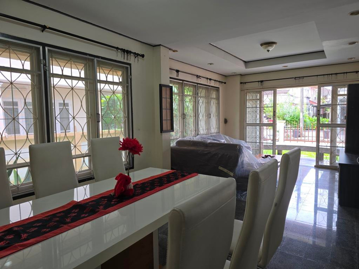 For RentHouseMin Buri, Romklao : For rent, a newly renovated single house with garden, 4 bedroom at Perfect Place Ramkamhaeng 164 Garden zone