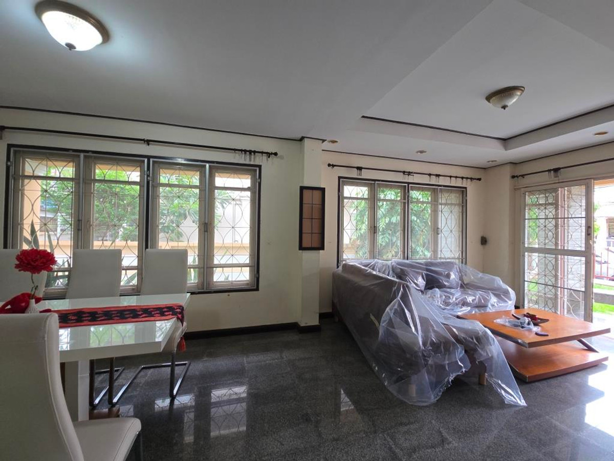 For RentHouseMin Buri, Romklao : For rent, a newly renovated single house with garden, 4 bedroom at Perfect Place Ramkamhaeng 164 Garden zone