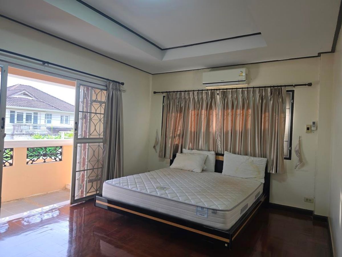 For RentHouseMin Buri, Romklao : For rent, a newly renovated single house with garden, 4 bedroom at Perfect Place Ramkamhaeng 164 Garden zone