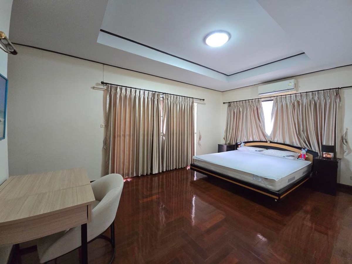 For RentHouseMin Buri, Romklao : For rent, a newly renovated single house with garden, 4 bedroom at Perfect Place Ramkamhaeng 164 Garden zone