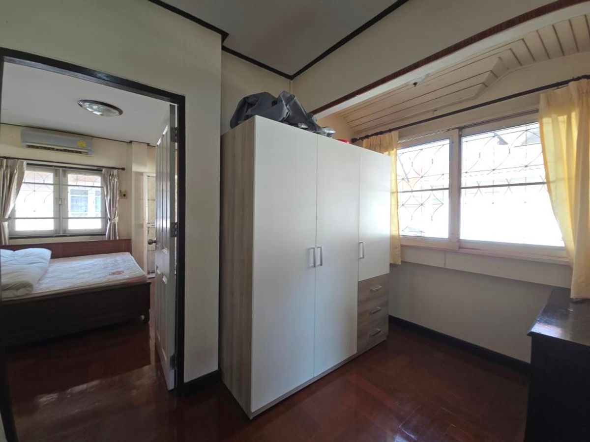 For RentHouseMin Buri, Romklao : For rent, a newly renovated single house with garden, 4 bedroom at Perfect Place Ramkamhaeng 164 Garden zone