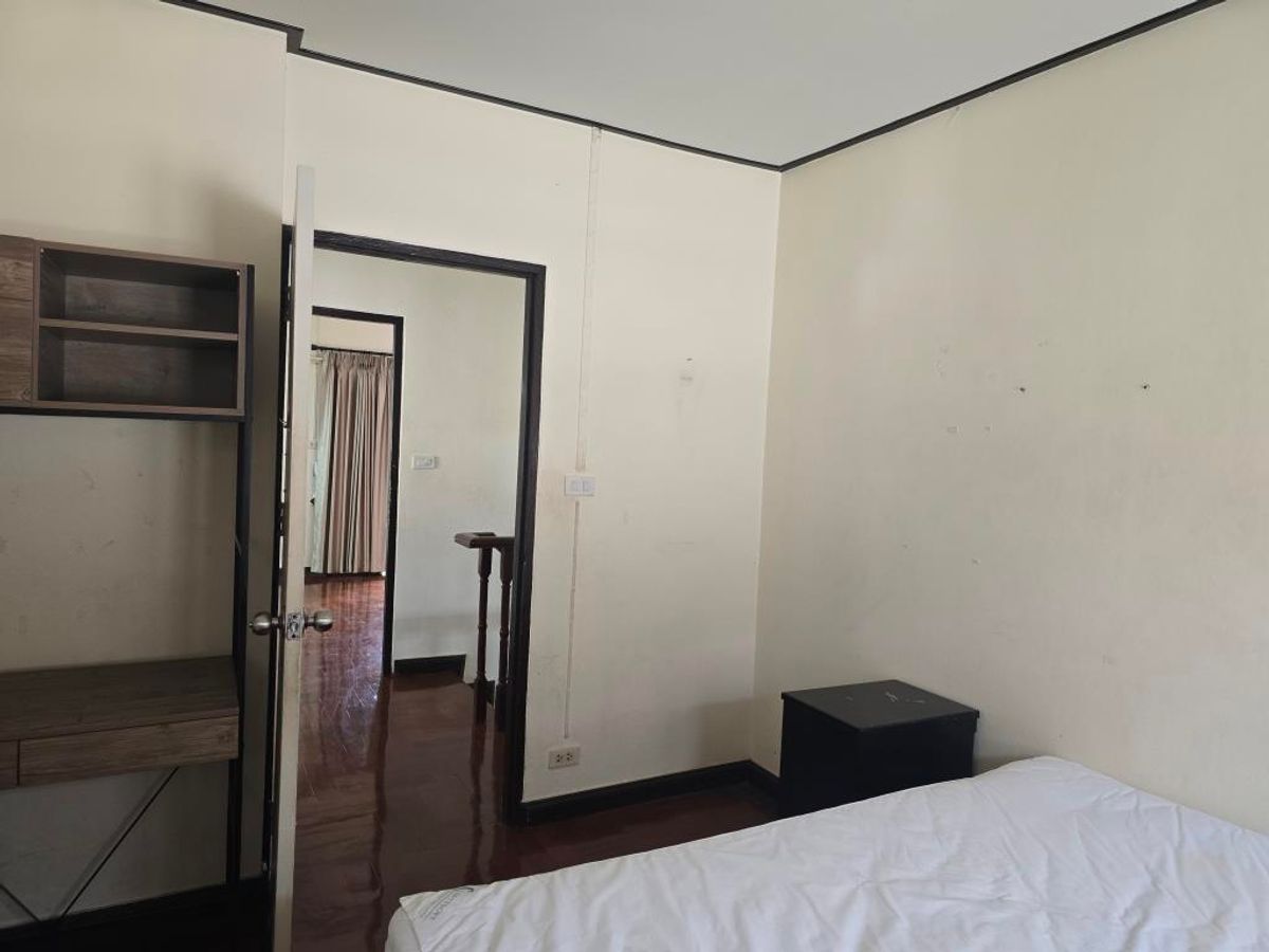 For RentHouseMin Buri, Romklao : For rent, a newly renovated single house with garden, 4 bedroom at Perfect Place Ramkamhaeng 164 Garden zone