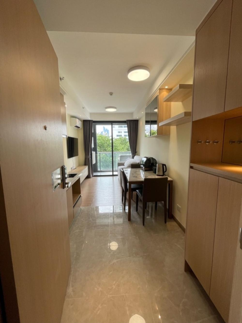 For RentCondoSathorn, Narathiwat : 2 rooms Condo for rent in Sathorn. 25K/month. Welcome agent.