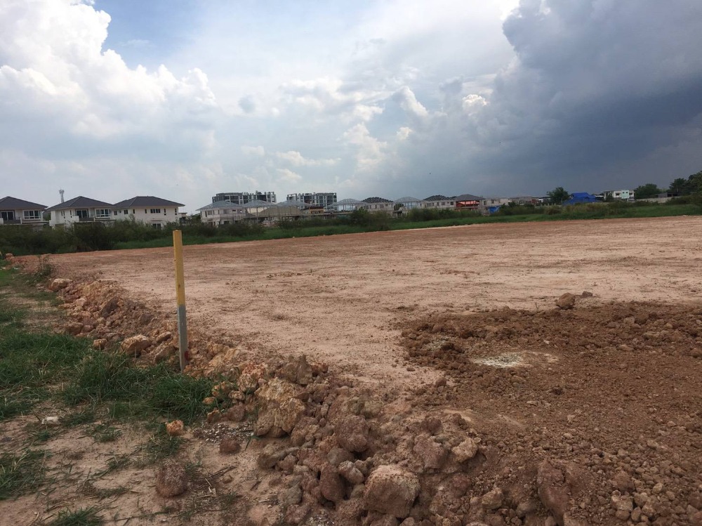 For SaleLandPhitsanulok : Urgently selling land in the heart of Phitsanulok city. Suitable for village development, hotels, very cheap.