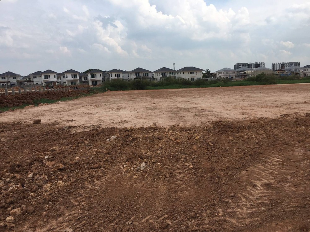 For SaleLandPhitsanulok : Urgently selling land in the heart of Phitsanulok city. Suitable for village development, hotels, very cheap.