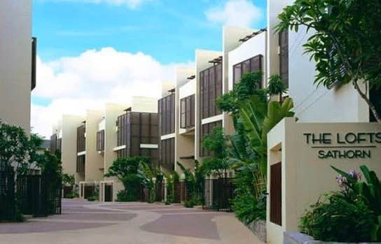 ขายทาวน์โฮมสาทร นราธิวาส : Townhouse 4 Beds In Town for Sale!