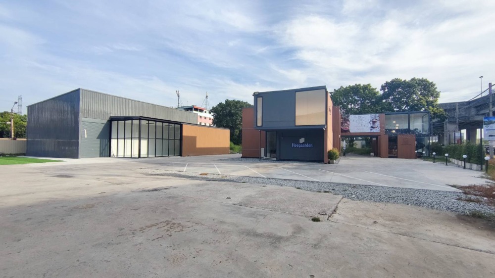 For RentWarehouseBangna, Bearing, Lasalle : Urgent. Good looking warehouse. Can store things and can be both a showroom and an office. Located on Bangna-Trad Road. 5 minutes from Mega Bangna by SHOW24