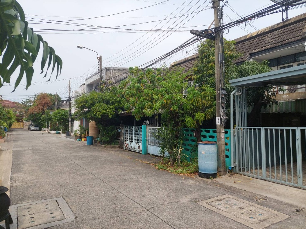 ขายทาวน์โฮมลาดพร้าว101 แฮปปี้แลนด์ : ขาย ทาวน์เฮ้่่าส์ 2 ชั้น ม.ประชากรไทย ลาดพร้าว 93 เนิ้อที่ 27 ตร.วา 3 ห้องนอน 2 ห้องน้ำ ราคา 3.4 ลบ.*