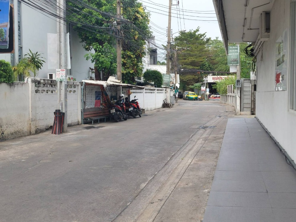 ขายทาวน์โฮมลาดพร้าว101 แฮปปี้แลนด์ : ขาย ทาวน์เฮ้่่าส์ 2 ชั้น ม.ประชากรไทย ลาดพร้าว 93 เนิ้อที่ 27 ตร.วา 3 ห้องนอน 2 ห้องน้ำ ราคา 3.4 ลบ.*