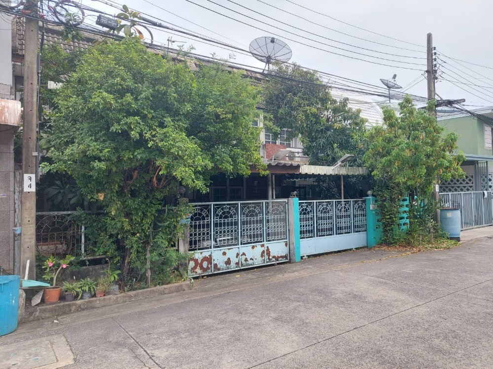 ขายทาวน์โฮมลาดพร้าว101 แฮปปี้แลนด์ : ขาย ทาวน์เฮ้่่าส์ 2 ชั้น ม.ประชากรไทย ลาดพร้าว 93 เนิ้อที่ 27 ตร.วา 3 ห้องนอน 2 ห้องน้ำ ราคา 3.4 ลบ.*