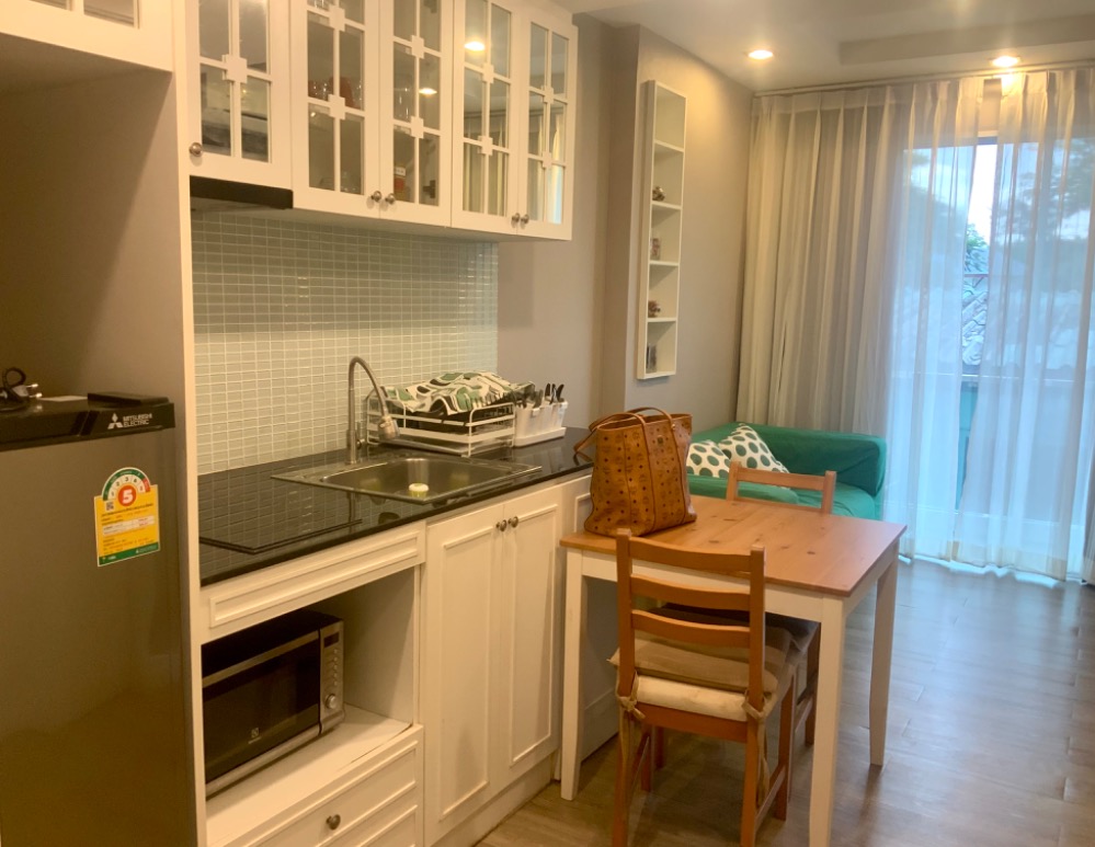 For SaleCondoPattaya, Bangsaen, Chonburi : (Owner Post) Condo for SALE with rental contract at The Blue X, 2nd floor. You can walk down to Won Beach