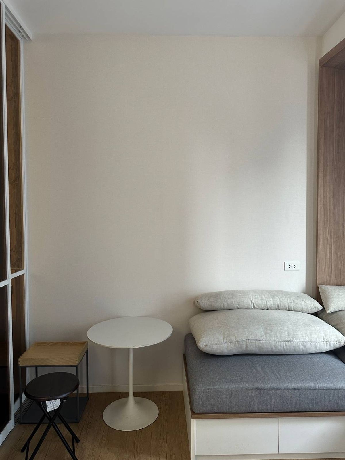 ให้เช่าคอนโดสยาม จุฬา สามย่าน : ห้องพร้อมอยู่ เตียงคู่ เดินไปเรียนจุฬาสบายๆ Triple Y Residence ติดห้างสามย่านมิตรทาวน์ MRTสามย่าน เครื่องใช้ไฟฟ้าครบ