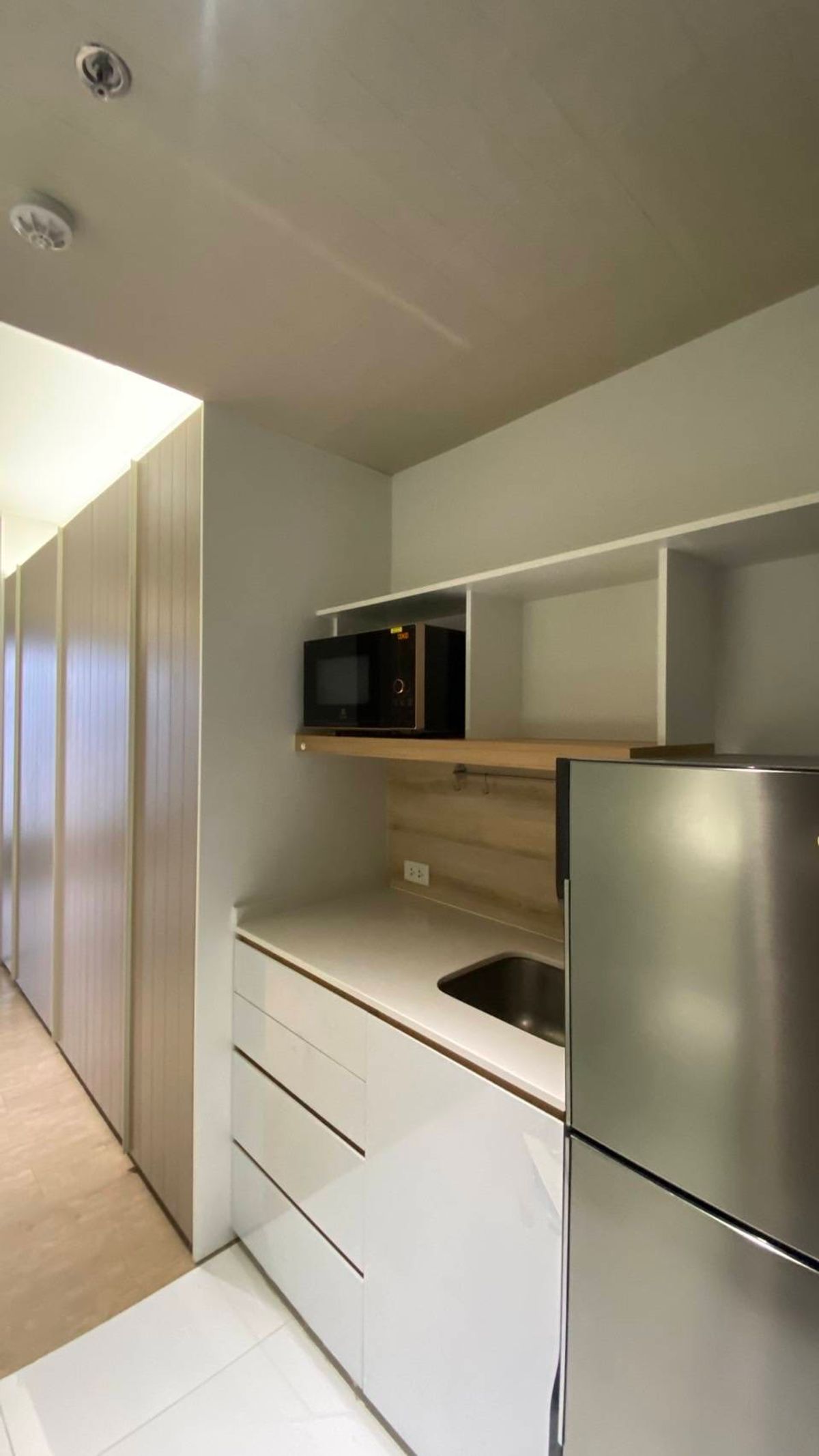 ให้เช่าคอนโดสยาม จุฬา สามย่าน : ห้องพร้อมอยู่ เตียงคู่ เดินไปเรียนจุฬาสบายๆ Triple Y Residence ติดห้างสามย่านมิตรทาวน์ MRTสามย่าน เครื่องใช้ไฟฟ้าครบ