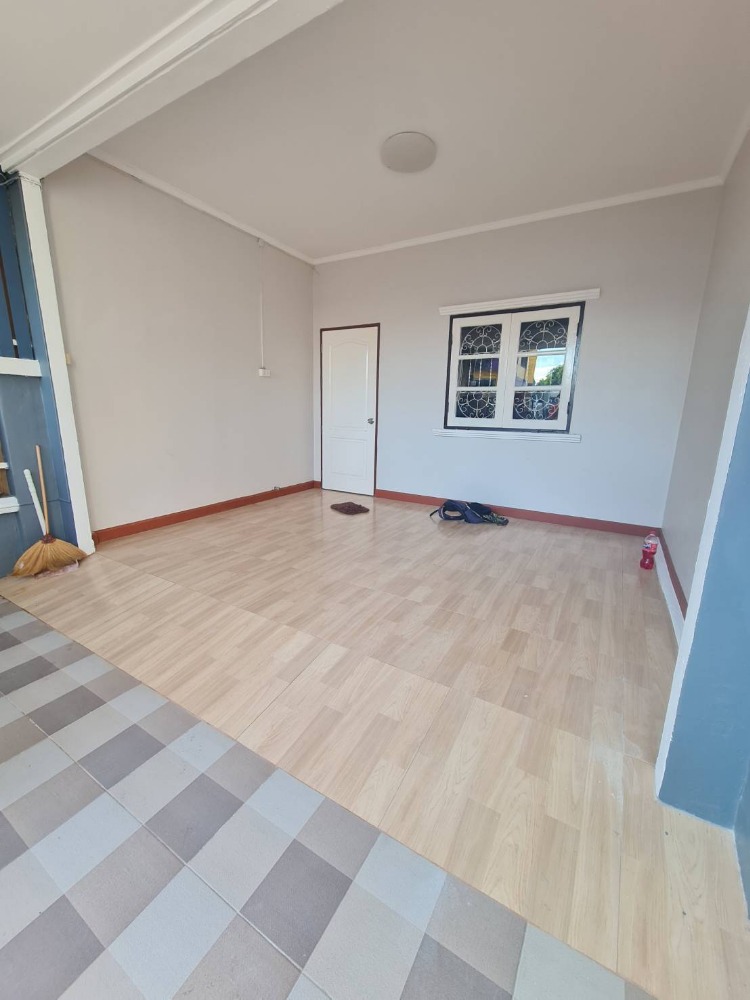 ขายทาวน์โฮมปทุมธานี รังสิต ธรรมศาสตร์ : ขายด่วย โปรโมชั่นพิเศษลดราคา ต้อนรับสงกรานต์ ทาวน์เฮ้าส์ 2 ชั้น บ้านฟ้ารังสิต คลอง4 ถนนรังสิต-นครนายก คลอง 4 บึงยี่โถ ธัญบุรี ปทุมธานี  หน้าหมู่บ้านมีวินรถตู้ ป้ายรถเมล์ สะดวก สบาย ทำเลทอง ฟิวเจอร์พาร์ครังสิต สนามบินดอนเมือง