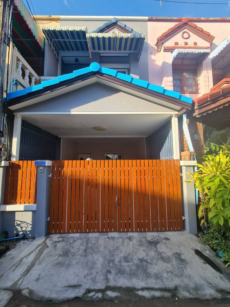 ขายทาวน์โฮมปทุมธานี รังสิต ธรรมศาสตร์ : ขายด่วย โปรโมชั่นพิเศษลดราคา ต้อนรับสงกรานต์ ทาวน์เฮ้าส์ 2 ชั้น บ้านฟ้ารังสิต คลอง4 ถนนรังสิต-นครนายก คลอง 4 บึงยี่โถ ธัญบุรี ปทุมธานี  หน้าหมู่บ้านมีวินรถตู้ ป้ายรถเมล์ สะดวก สบาย ทำเลทอง ฟิวเจอร์พาร์ครังสิต สนามบินดอนเมือง