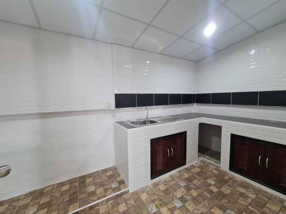 ขายทาวน์โฮมปทุมธานี รังสิต ธรรมศาสตร์ : ขายด่วย โปรโมชั่นพิเศษลดราคา ต้อนรับสงกรานต์ ทาวน์เฮ้าส์ 2 ชั้น บ้านฟ้ารังสิต คลอง4 ถนนรังสิต-นครนายก คลอง 4 บึงยี่โถ ธัญบุรี ปทุมธานี  หน้าหมู่บ้านมีวินรถตู้ ป้ายรถเมล์ สะดวก สบาย ทำเลทอง ฟิวเจอร์พาร์ครังสิต สนามบินดอนเมือง