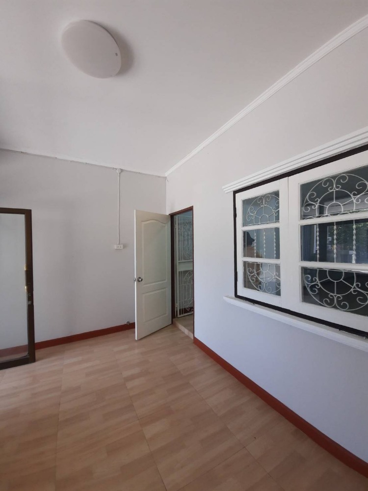 ขายทาวน์โฮมปทุมธานี รังสิต ธรรมศาสตร์ : ขายด่วย โปรโมชั่นพิเศษลดราคา ต้อนรับสงกรานต์ ทาวน์เฮ้าส์ 2 ชั้น บ้านฟ้ารังสิต คลอง4 ถนนรังสิต-นครนายก คลอง 4 บึงยี่โถ ธัญบุรี ปทุมธานี  หน้าหมู่บ้านมีวินรถตู้ ป้ายรถเมล์ สะดวก สบาย ทำเลทอง ฟิวเจอร์พาร์ครังสิต สนามบินดอนเมือง