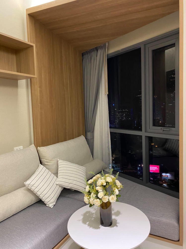 ขายคอนโดสยาม จุฬา สามย่าน : Triple Y Residence【𝐒𝐄𝐋𝐋 & 𝐑𝐄𝐍𝐓】🔥คอนโดบนสามย่านมิตรทาวน์ สไตล์มินิมอล วิวสวย ส่วนกลางครบ ติดMRTสามย่าน รีบจองเลยย!! 🔥ติดต่อไลน์ไอดี: @hacondo