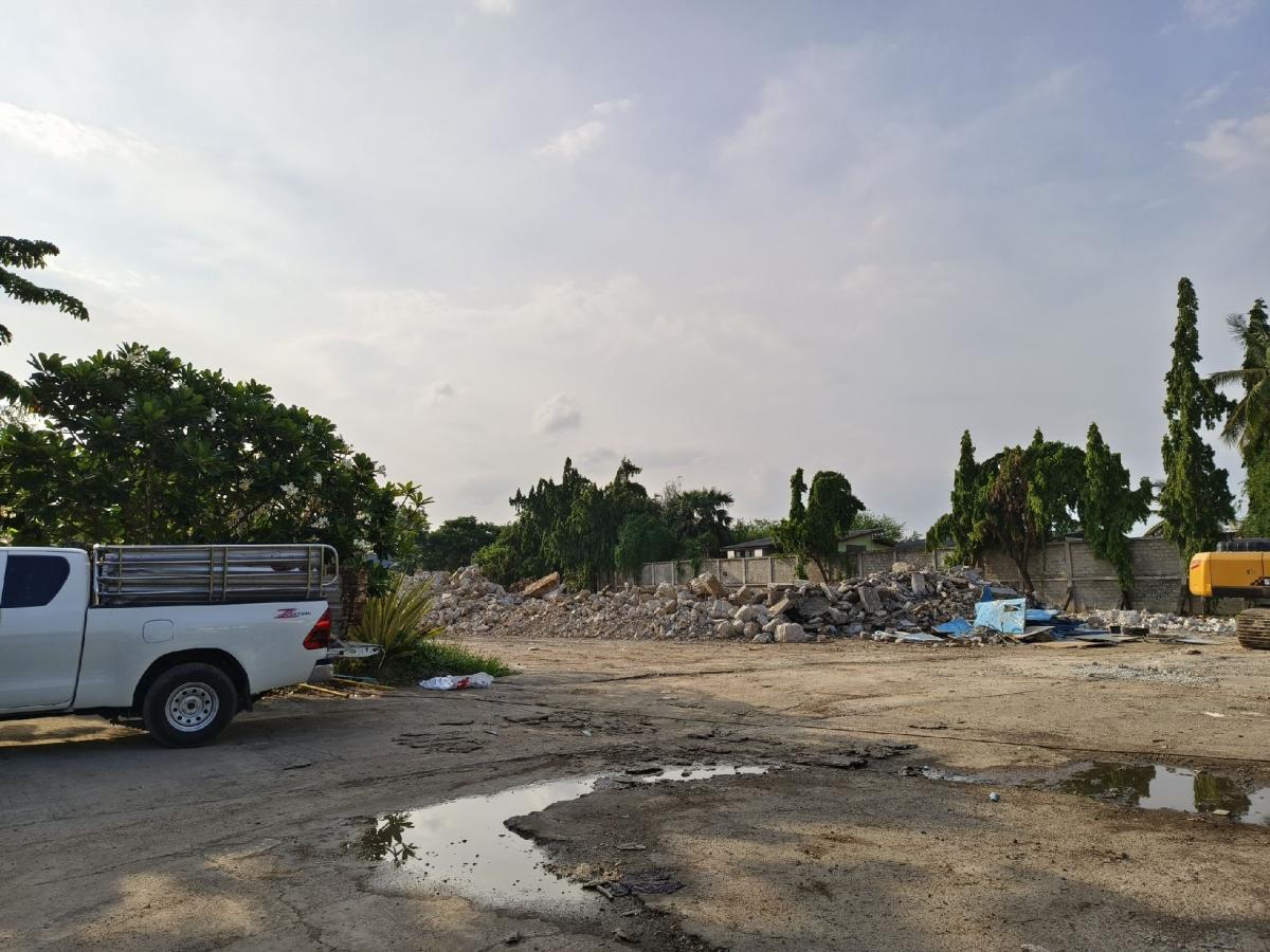 For SaleLandLamphun : Land for sale, Lamphun city, 5-0-79.4 rai, near Nong Dok fresh market, Queen Chamadevi Monument