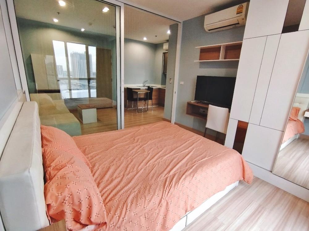 For RentCondoRattanathibet, Sanambinna : Luxury condo for rent, next to Bang Kraso MRT station, has washing machine.