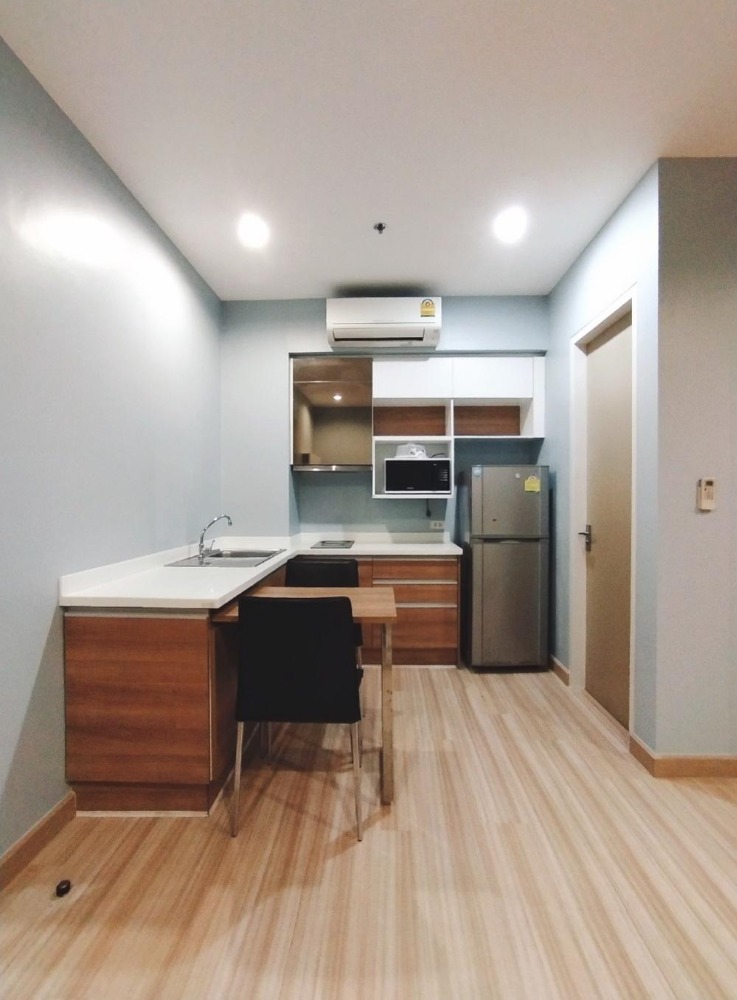 For RentCondoRattanathibet, Sanambinna : Luxury condo for rent, next to Bang Kraso MRT station, has washing machine.